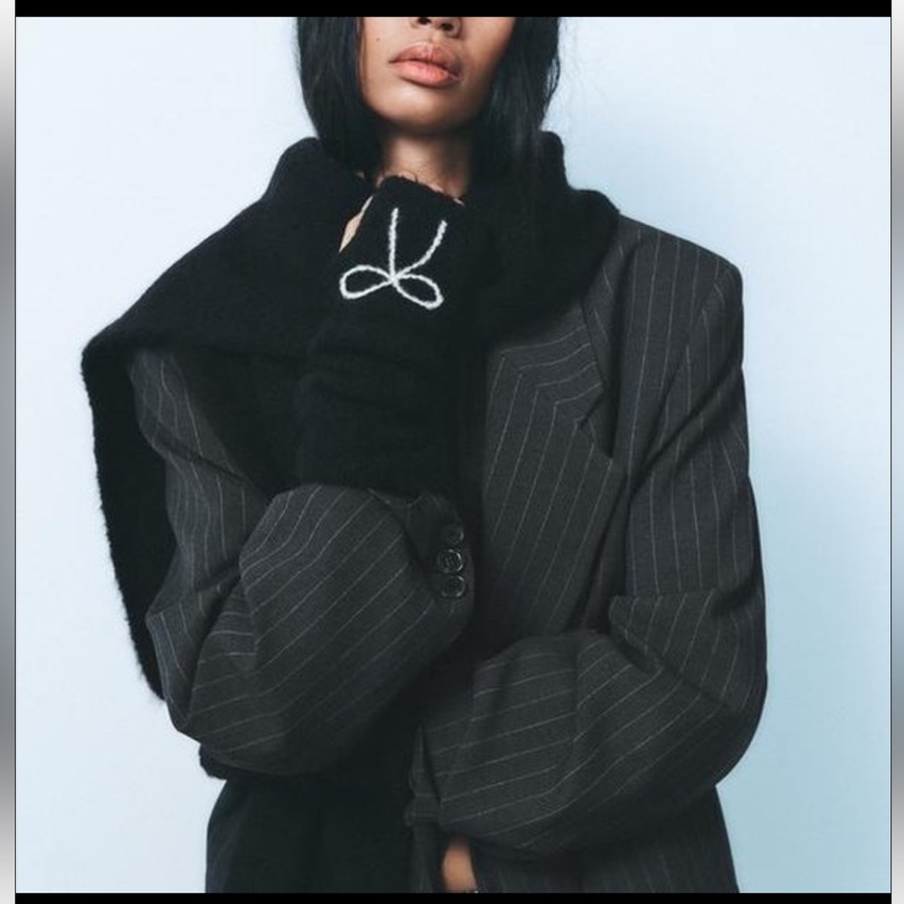 Zara bows scarf and glove set